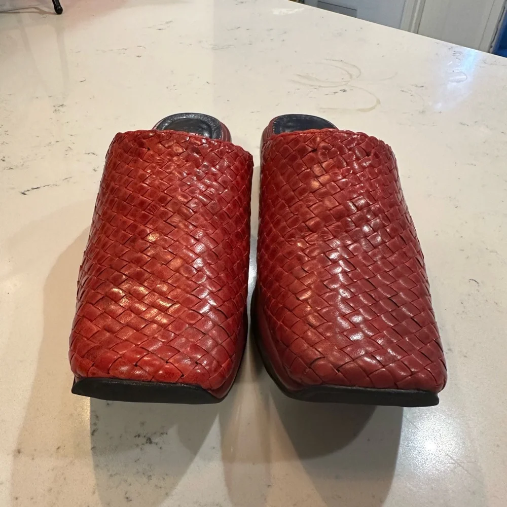 Donald J. Pliner Scarlet Woven Mules - Picture 2 of 10